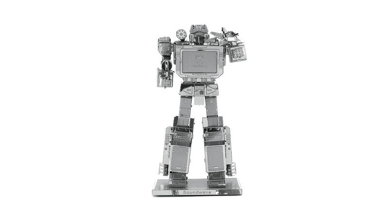 Transformers-Maqueta-de-Metal-Soundwave_1