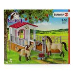 Figuras-Cuadra-con-Caballos-Arabes-y-Cuidadora_3