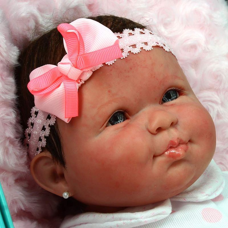 Muñeca-Reborn-Abril-con-Cojin_3