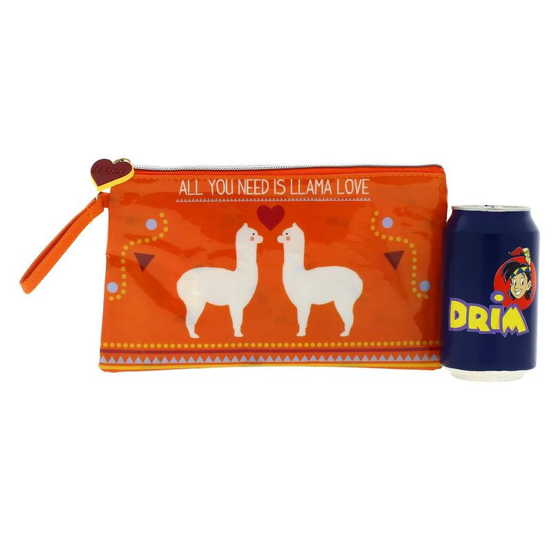 Neceser-All-You-Need-is-Llama-Love_2