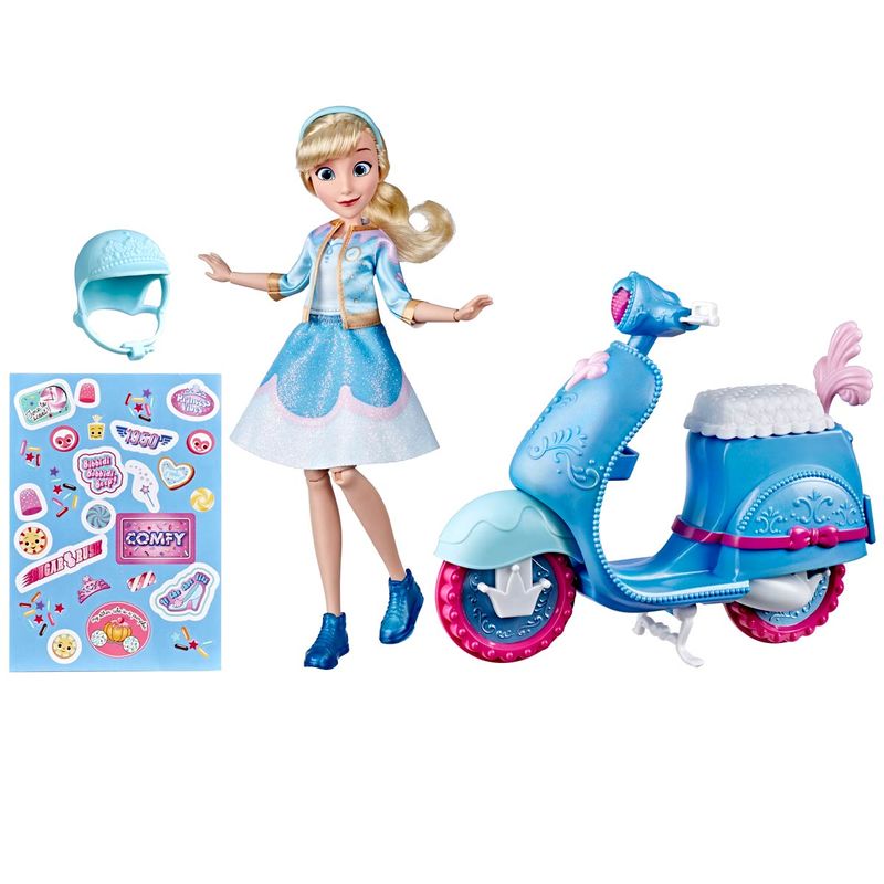 Princesas-Disney-Cenicienta-con-Scooter_1