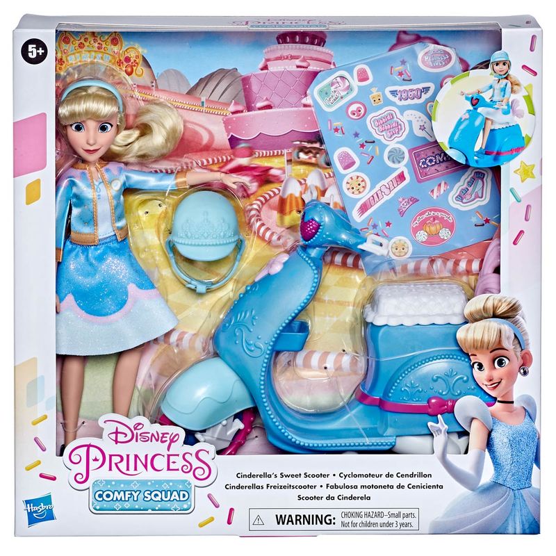Princesas-Disney-Cenicienta-con-Scooter_2