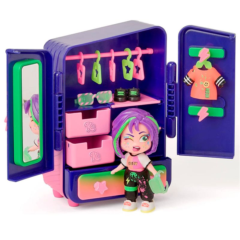 Kookyloos-Robin-s-Wardrobe