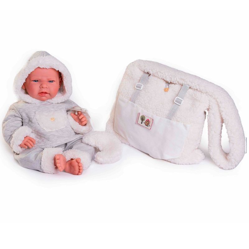 Recien-Nacida-Lea-con-Bolso-Portabebe-de-Borrego