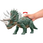 Jurassic-World-Rastreador-Gigantesco-Triceratops_1