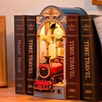 Viaje-en-el-Tiempo-Maqueta-Madera-Book-Nook-Sujetalibros_1