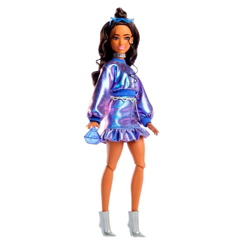 Barbie-Deluxe-Style-nº-7-Muñeca-Morena-Conjunto-Azul-Metalizado_2