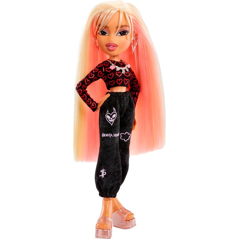 Bratz-Celebrity-Artist-Muñeca-Karol-G_3